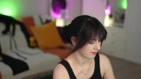 Snapshot of _blackbee_ chatting on October 12, 2025, 12:04 pm Lili online show from October 12, 2025, 12:04 pm