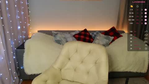 Snapshot of _blonde_barbie_ chatting on December 4, 2024, 7:45 pm Elizabeth online show from December 4, 2024, 7:45 pm