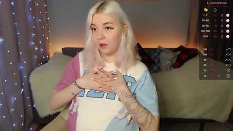 Snapshot of _blonde_barbie_ chatting on December 7, 2024, 8:49 pm Elizabeth online show from December 7, 2024, 8:49 pm