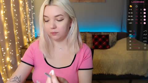 Snapshot of _blonde_barbie_ chatting on December 23, 2024, 6:27 pm Elizabeth online show from December 23, 2024, 6:27 pm