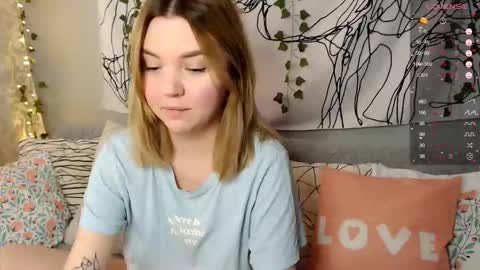 Snapshot of _blonde_barbie_ chatting on October 12, 2025, 7:18 am Elizabeth online show from October 12, 2025, 7:18 am