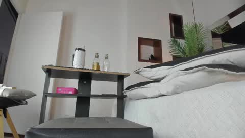 Candy online show from September 28, 2025, 2:00 pm