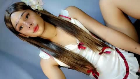 Kate flores online show from July 25, 2026, 3:42 pm