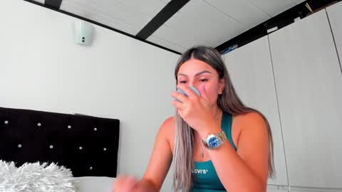 Snapshot of _cereza_ chatting on January 25, 2025, 10:28 pm Bella online show from January 25, 2025, 10:28 pm