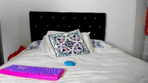 Snapshot of _cereza_ chatting on February 19, 2025, 4:12 am Bella online show from February 19, 2025, 4:12 am