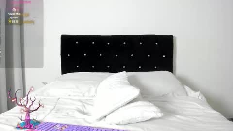 Snapshot of _cereza_ chatting on October 17, 2025, 9:17 pm Bella online show from October 17, 2025, 9:17 pm