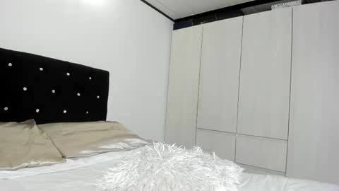 Snapshot of _cereza_ chatting on November 27, 2025, 10:12 pm Bella online show from November 27, 2025, 10:12 pm