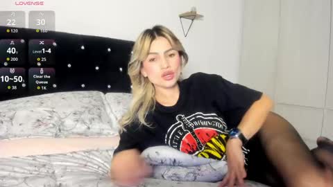 Snapshot of _cereza_ chatting on June 3, 2026, 9:20 pm Bella online show from June 3, 2026, 9:20 pm
