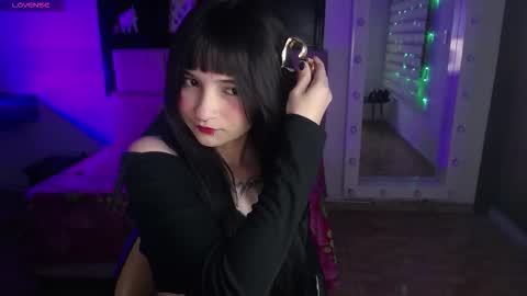 _charlotte_collins_ online show from February 10, 2026, 3:27 pm