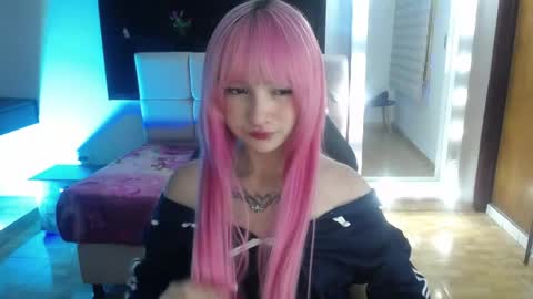 _charlotte_collins_ online show from May 1, 2026, 2:32 pm