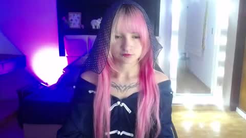 _charlotte_collins_ online show from June 22, 2026, 3:53 pm