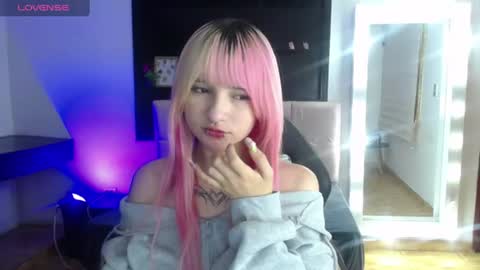 _charlotte_collins_ online show from June 27, 2026, 3:28 pm