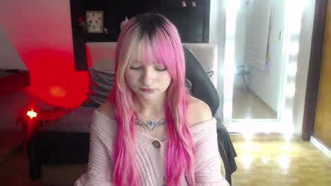 _charlotte_collins_ online show from July 3, 2026, 3:51 pm