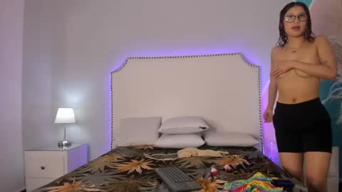 _cherry_fox online show from April 28, 2026, 11:48 am