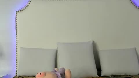 _cherry_fox online show from May 24, 2026, 11:48 am
