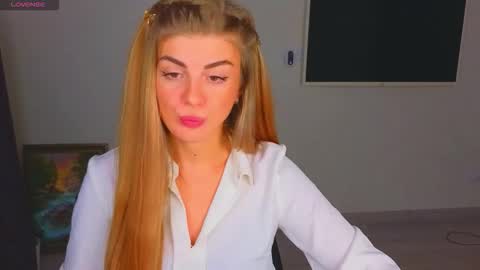 Snapshot of _comefeelme_ chatting on November 7, 2025, 3:56 pm D online show from November 7, 2025, 3:56 pm