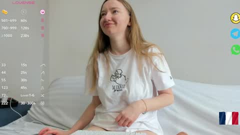 Sophie online show from April 26, 2026, 10:57 am