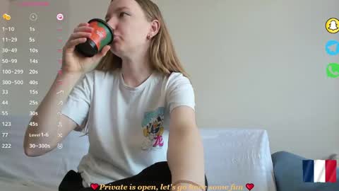 Sophie online show from April 27, 2026, 8:23 am