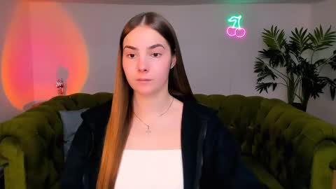 Erika online show from September 11, 2025, 1:33 pm