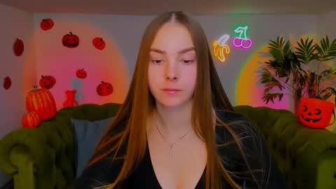 Erika online show from November 4, 2025, 2:16 pm