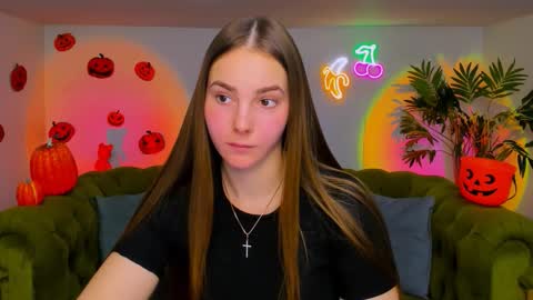 Erika online show from November 11, 2025, 1:33 pm