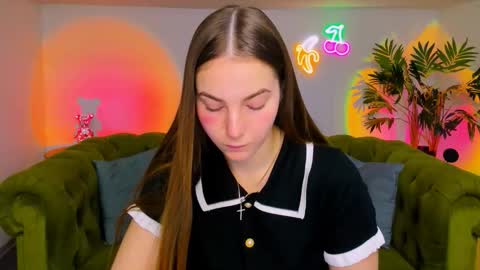 Erika online show from November 18, 2025, 1:15 pm