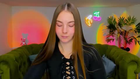 Erika online show from November 21, 2025, 1:21 pm