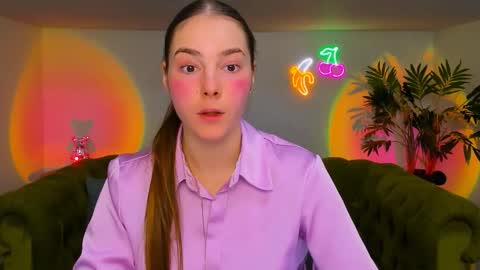 Erika online show from November 28, 2025, 9:12 am