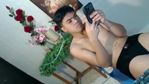 Snapshot of _cumwithrussel chatting on June 19, 2026, 1:32 am Russ online show from June 19, 2026, 1:32 am
