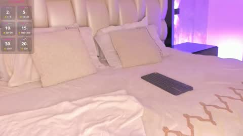 Snapshot of _curly_girl_ chatting on October 16, 2025, 9:05 pm online show from October 16, 2025, 9:05 pm