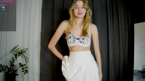 Snapshot of _curlydream_ chatting on March 4, 2025, 12:12 pm Alice online show from March 4, 2025, 12:12 pm