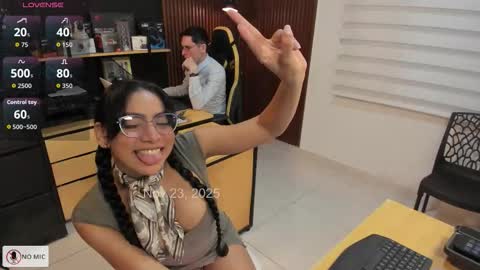 Snapshot of _danyland_ chatting on November 23, 2025, 10:42 pm WELCOME TO THE OFFICE online show from November 23, 2025, 10:42 pm