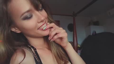 Snapshot of _demi_dee_ chatting on December 27, 2024, 8:35 am DemiDee online show from December 27, 2024, 8:35 am