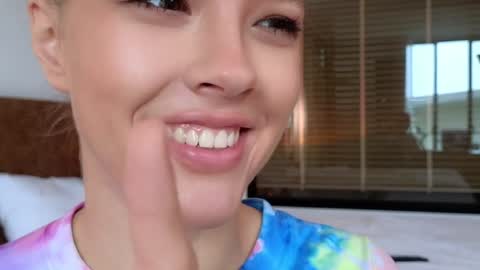 Snapshot of _demi_dee_ chatting on October 25, 2025, 8:22 am DemiDee online show from October 25, 2025, 8:22 am