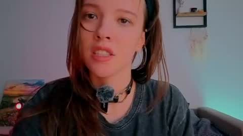 Snapshot of _demi_dee_ chatting on June 23, 2026, 8:40 pm DemiDee online show from June 23, 2026, 8:40 pm