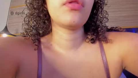 Snapshot of _dollargirl_ chatting on November 14, 2025, 2:27 pm Abril online show from November 14, 2025, 2:27 pm