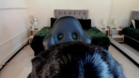 Snapshot of _dulcinea_1 chatting on June 1, 2026, 3:58 pm Dulcinea online show from June 1, 2026, 3:58 pm