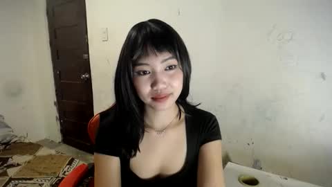 Snapshot of _ellevivien chatting on March 22, 2026, 5:49 pm Elle online show from March 22, 2026, 5:49 pm