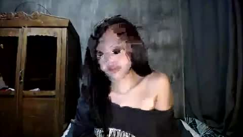Snapshot of _ellevivien chatting on July 18, 2026, 12:20 pm Elle online show from July 18, 2026, 12:20 pm
