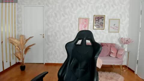 Elysa online show from June 10, 2026, 5:18 am