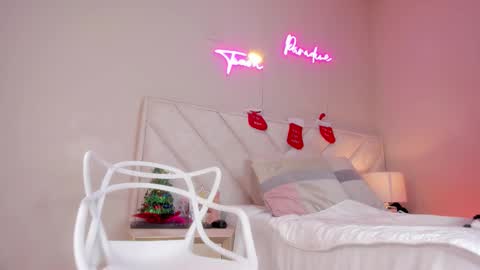 Snapshot of _emily__cb chatting on December 14, 2025, 12:43 pm Hi Im Emily online show from December 14, 2025, 12:43 pm