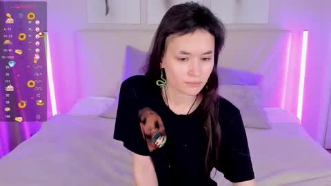 _emily__strike_ online show from November 19, 2025, 9:53 am