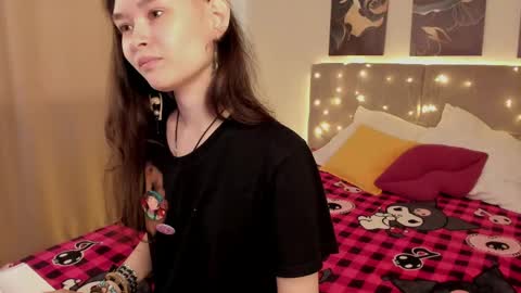 Snapshot of _emily__strike_ chatting on May 14, 2026, 2:07 am _emily__strike_ online show from May 14, 2026, 2:07 am