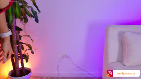 Snapshot of _emilymoon_x chatting on March 16, 2026, 1:22 am Emi online show from March 16, 2026, 1:22 am