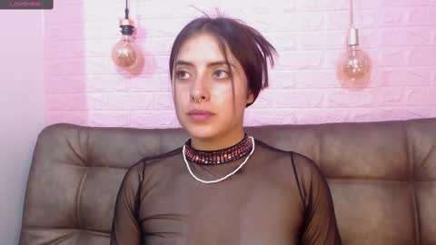 Snapshot of _emma_diamond_ chatting on February 13, 2025, 11:04 pm Emma online show from February 13, 2025, 11:04 pm