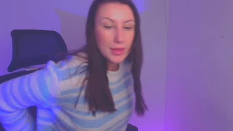 Snapshot of _emma_lay chatting on December 22, 2024, 7:11 am Emma online show from December 22, 2024, 7:11 am