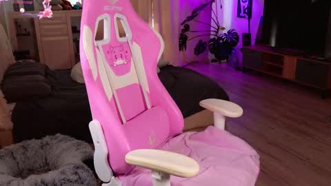 Snapshot of _enternity_ chatting on September 11, 2025, 3:50 am Mia online show from September 11, 2025, 3:50 am