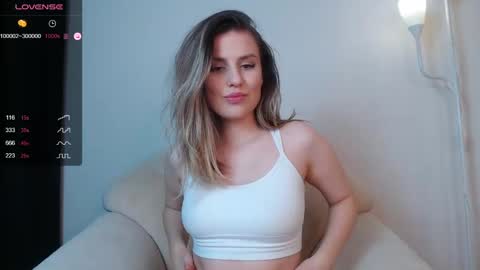 _esmeraldiyaa_ online show from January 23, 2025, 9:07 pm