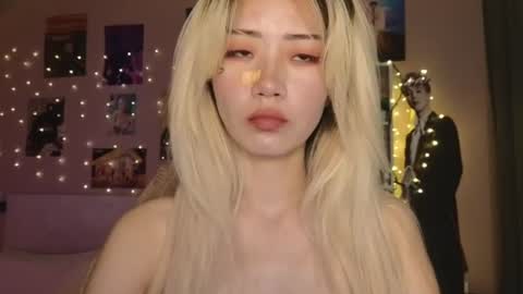 EveEva online show from June 18, 2026, 3:29 am