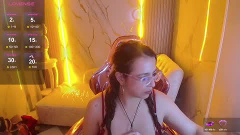 Snapshot of _evoni_b chatting on October 7, 2025, 12:57 pm evoni online show from October 7, 2025, 12:57 pm